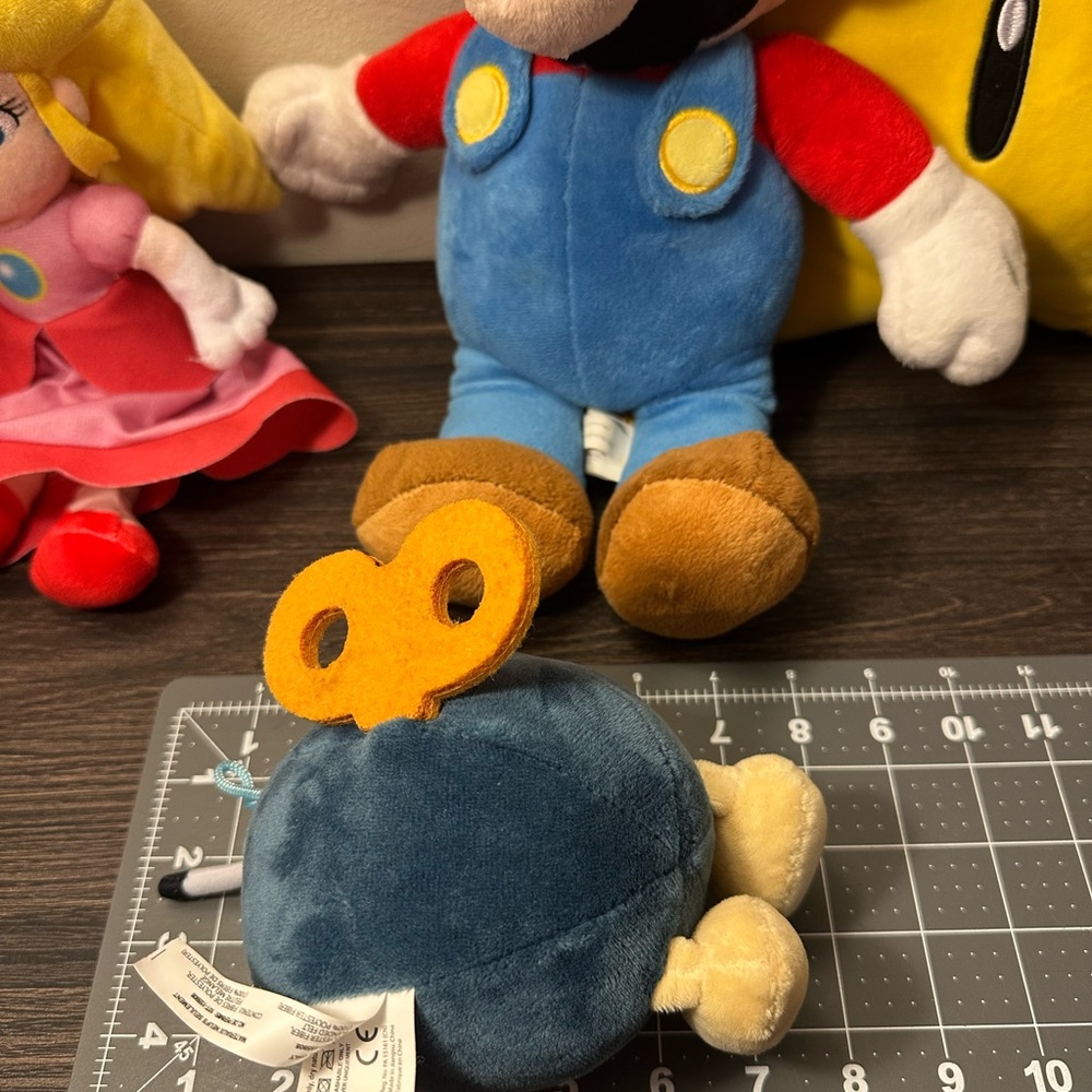 Super Mario Plush Lot Mario Star Bomb and Princess Peach - Picture 7 of 12